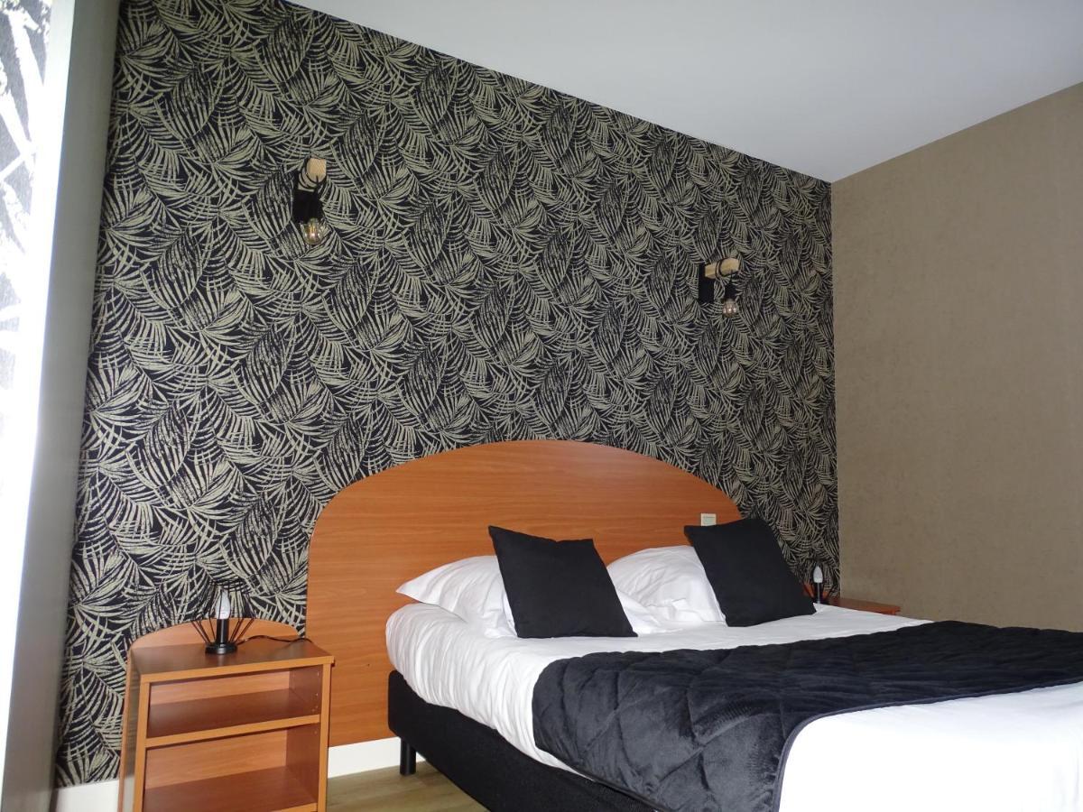 Logis Hotel Les 3 Marchands Bressuire Exterior foto